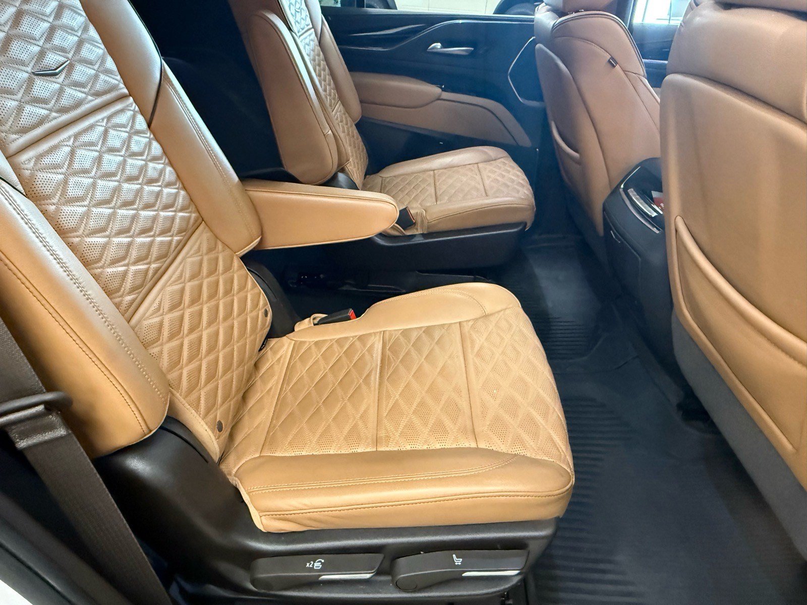 Used 2023 Cadillac Escalade Premium Luxury w/ Performance Package AWD/4WD image 26