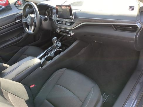 Used 2024 Nissan Altima 2.5 SV image 14
