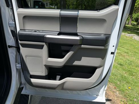 Used 2019 Ford F150 XLT w/ Equipment Group 302A Luxury AWD/4WD image 38