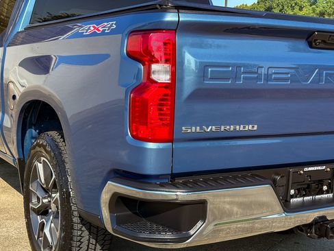 Used 2024 Chevrolet Silverado 1500 LT AWD/4WD image 9