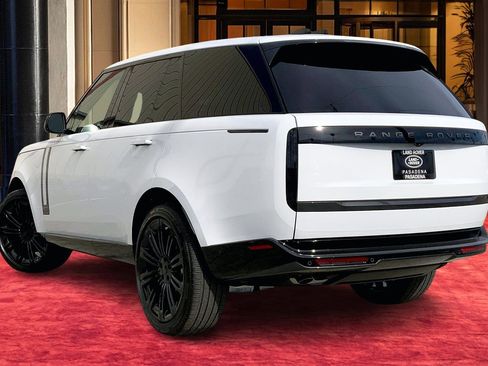 New 2026 Land Rover Range Rover SE image 3