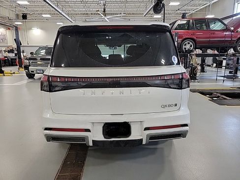 Used 2025 INFINITI QX80 Sensory image 4