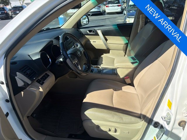 Used 2011 Toyota Highlander SE w/ Tow Pkg FWD image 15