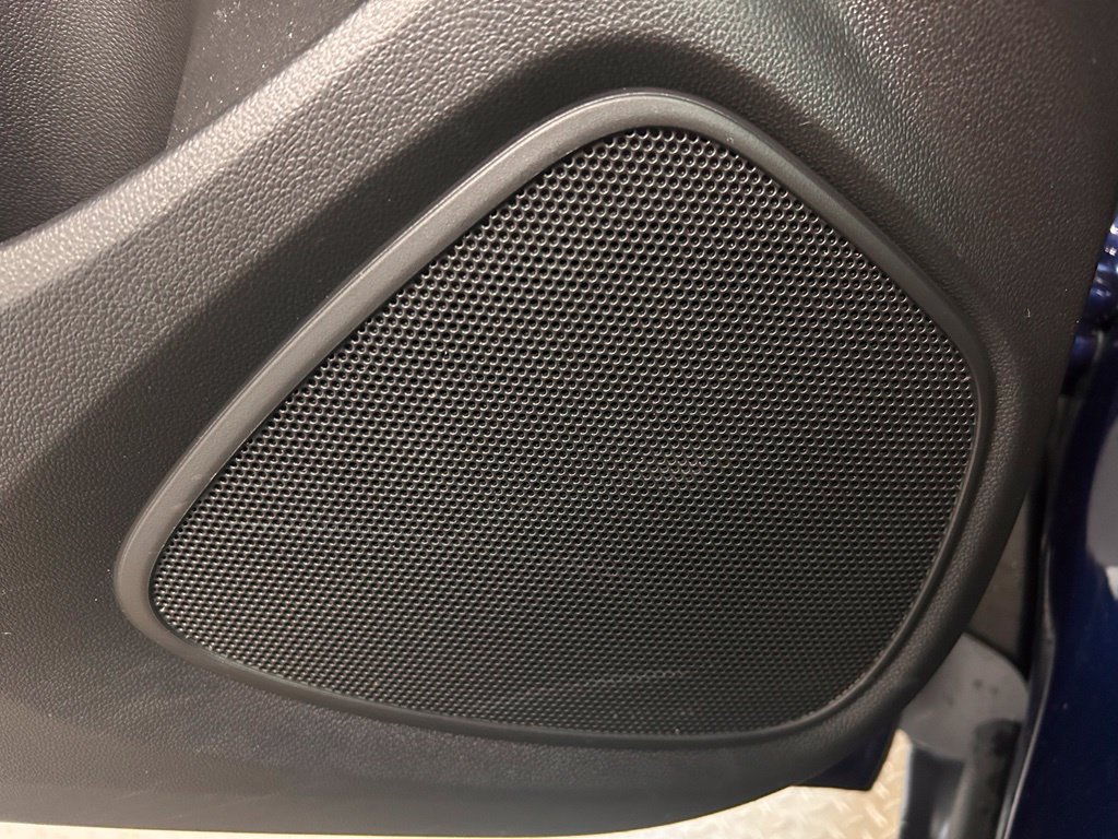 Used 2023 Buick Encore GX Essence w/ Experience Buick Package FWD image 11