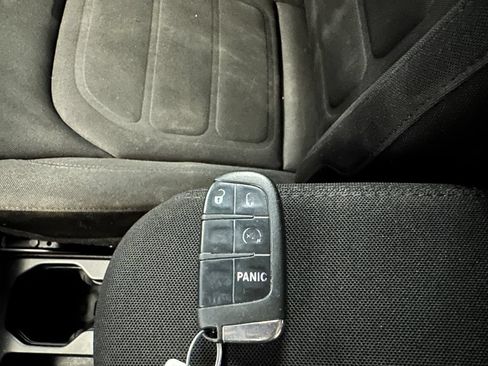 Used 2018 Jeep Renegade Latitude AWD/4WD image 16