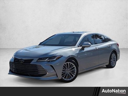 Used 2019 Toyota Avalon Limited image 1