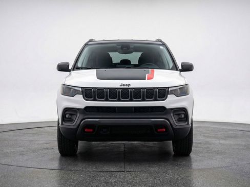 Used 2025 Jeep Compass Trailhawk image 1