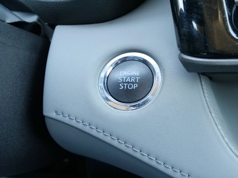 Used 2022 Toyota Highlander L image 27