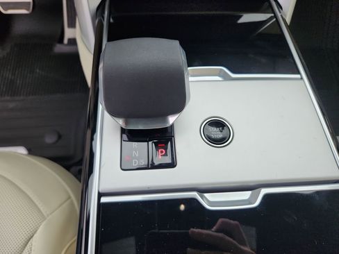New 2025 Land Rover Range Rover SE AWD/4WD image 16