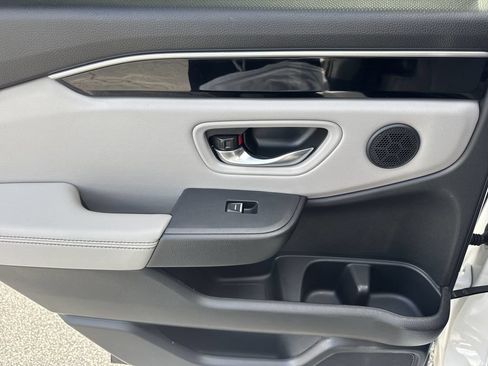 Used 2025 Honda Pilot Touring image 21