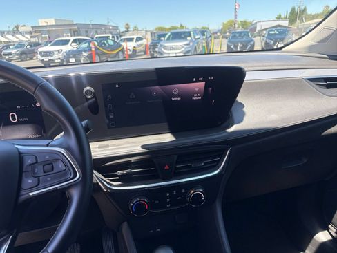 Used 2025 Buick Encore GX Preferred FWD image 17