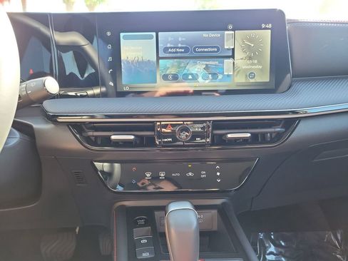 Used 2025 Nissan Kicks SR image 13