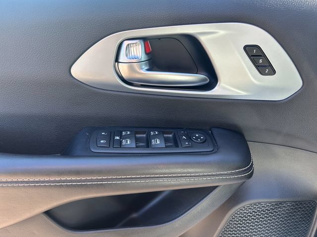 Used 2026 Chrysler Pacifica Limited FWD image 17