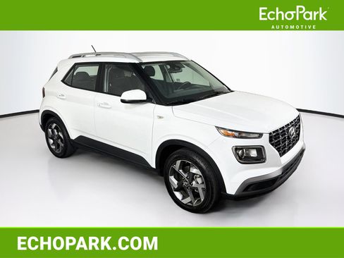 Used 2025 Hyundai Venue SEL FWD image 1