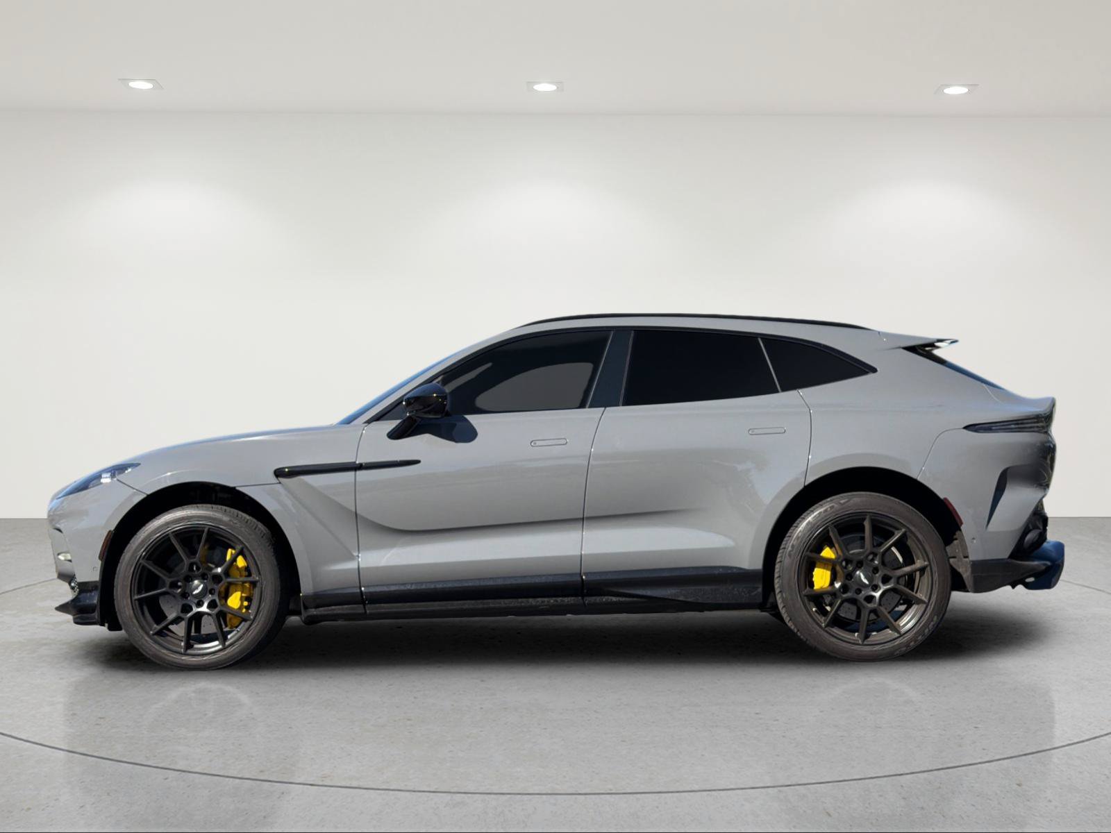 Used 2023 Aston Martin DBX 707 AWD/4WD image 2