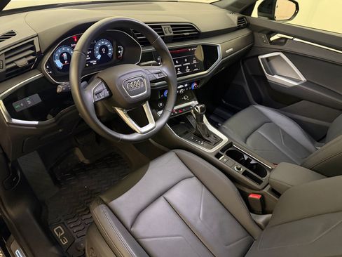 Used 2024 Audi Q3 2.0T Premium w/ Convenience Package AWD/4WD image 4
