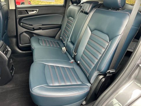 Used 2022 Ford Edge SEL w/ Sport Appearance Package image 9