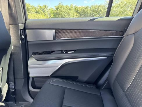 New 2026 Cadillac Vistiq Sport image 15