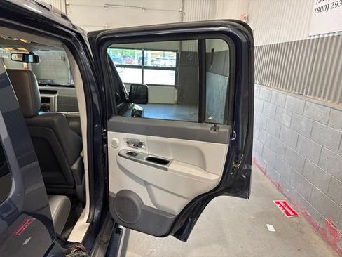 Used 2008 Jeep Liberty Limited w/ Premium Group AWD/4WD image 14