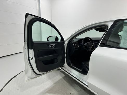 Used 2024 Volvo S60 B5 Plus image 20