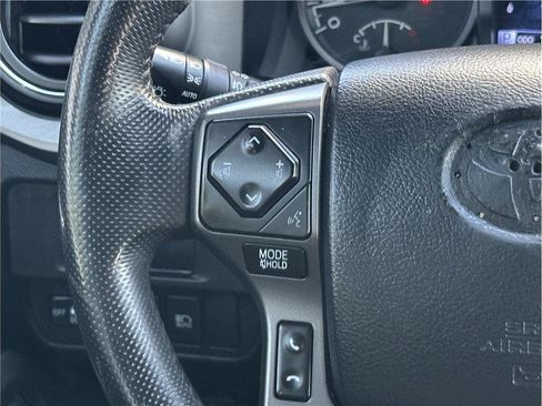 Used 2018 Toyota Tacoma TRD Sport AWD/4WD image 21