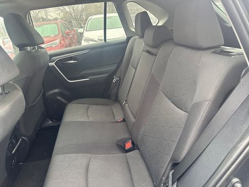 Used 2021 Toyota RAV4 XLE w/ Convenience Package image 15
