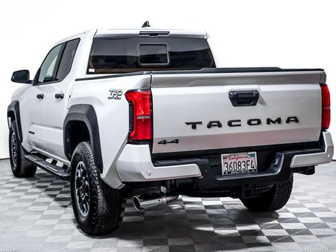 Used 2025 Toyota Tacoma TRD Off-Road w/ TRD Off Road Upgrade Package AWD/4WD image 2