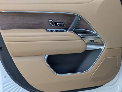 Used 2023 Land Rover Range Rover SE image 12