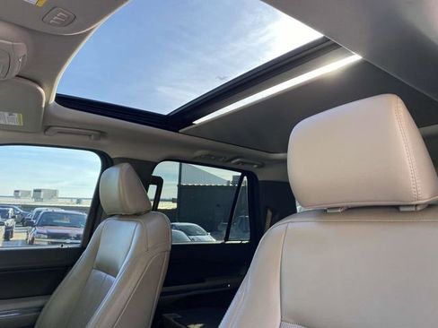 Used 2021 Ford Expedition XLT image 18