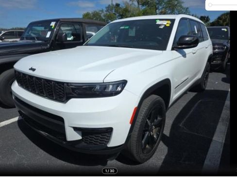 Used 2023 Jeep Grand Cherokee L Limited w/ Black Appearance Package AWD/4WD image 6