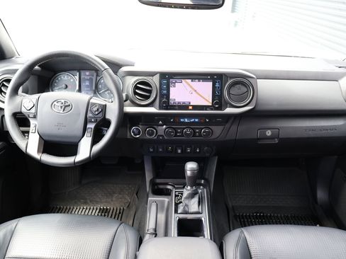 Used 2019 Toyota Tacoma TRD Off-Road AWD/4WD image 23