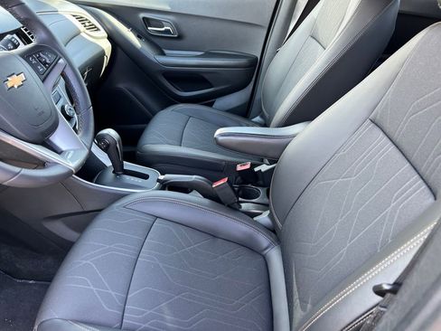 Used 2022 Chevrolet Trax LT w/ Driver Confidence Package image 9