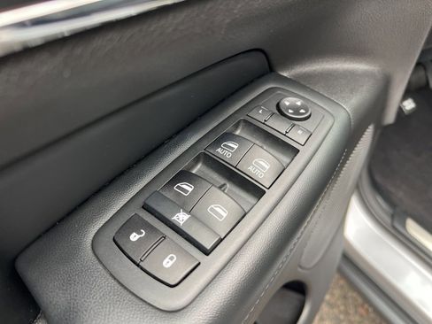 Used 2020 Jeep Grand Cherokee Limited image 12