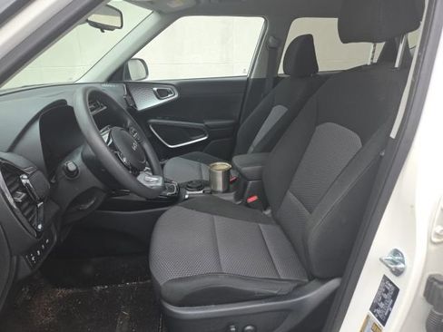 Used 2024 Kia Soul S FWD image 11
