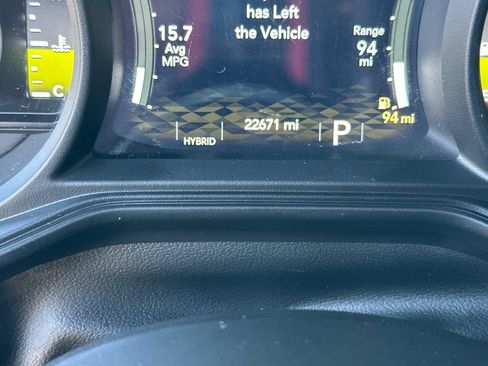 Used 2025 Jeep Wrangler Unlimited Sahara AWD/4WD image 33