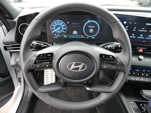 Certified 2025 Hyundai Elantra SEL image 26