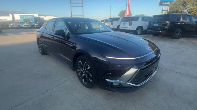 Used 2025 Hyundai Sonata SEL FWD image 2