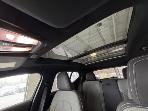 Used 2024 Volvo XC40 B5 Core image 31