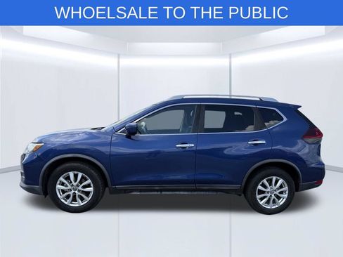 Used 2020 Nissan Rogue SV FWD image 2