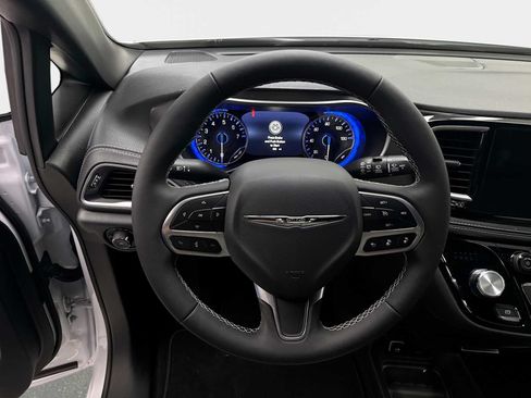 New 2026 Chrysler Pacifica Select FWD image 12