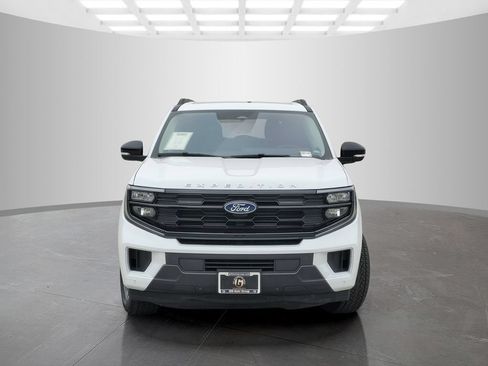 Used 2025 Ford Expedition Active AWD/4WD image 2