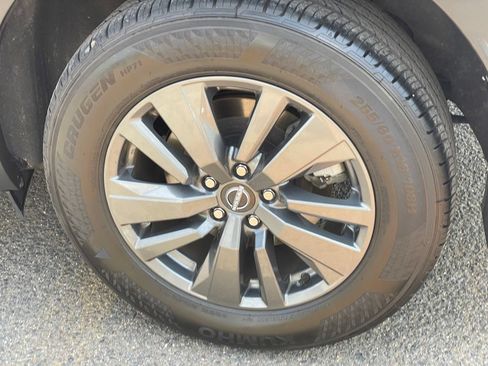 Certified 2024 Nissan Pathfinder SV w/ Black Appearance Package AWD/4WD image 30