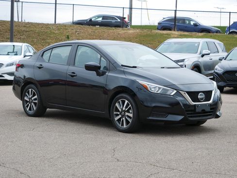 Used 2021 Nissan Versa SV image 4