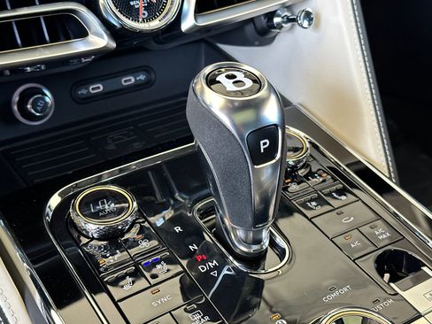 New 2025 Bentley Flying Spur Plug-In Hybrid image 24