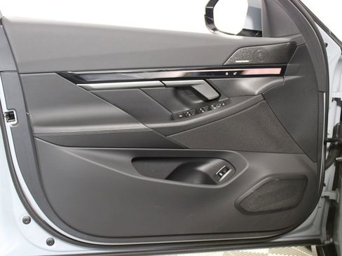 Used 2025 BMW i5 eDrive40i w/ M Sport Package image 33