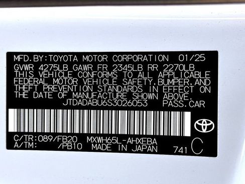 Used 2025 Toyota Prius LE image 31