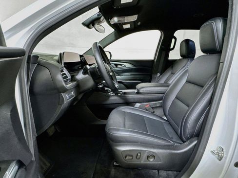 Used 2026 Chevrolet Traverse LT AWD/4WD image 19