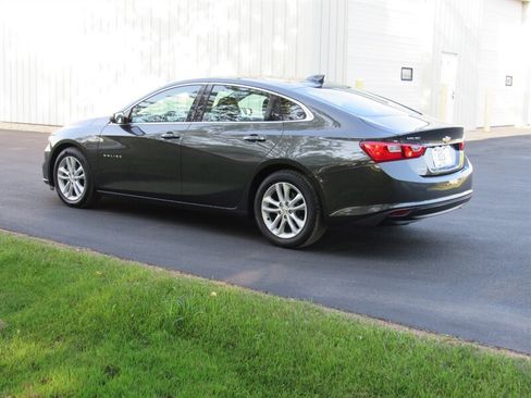 Used 2017 Chevrolet Malibu LT FWD image 6