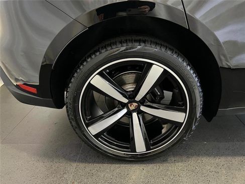 Used 2026 Porsche Macan image 12