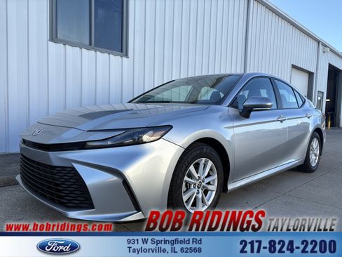 Used 2025 Toyota Camry LE image 1